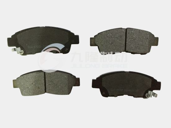 None-Dust Ceramic and Semi-Metal High Quality Auto Parts Brake Pads for Lexus Toyota (D562/04465-05010)